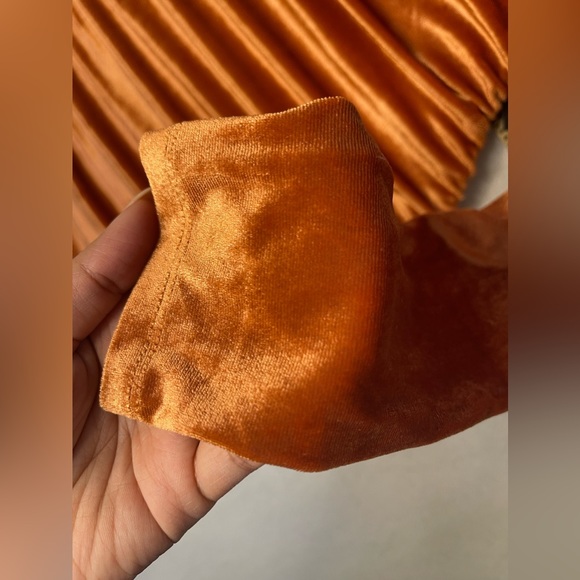 Velvet long sleeve ruched dress, burnt orange color, sz medium. - Picture 3 of 3